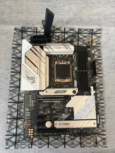 Placa Mãe e Asus Rog Strix B650-A Gaming Wifi Ddr5 Am5 Atx Cor Preto Placa Mãe e Asus Rog