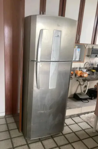 GELADEIRA FROS FREE PRECISA DE GÁS