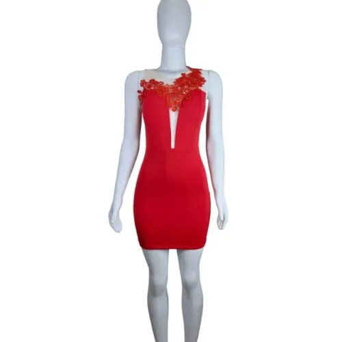 Vestido Curto Vermelho Ajustado com Renda e Decote Profundo USADO - Tamanho P -