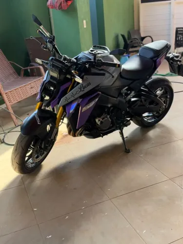 Suzuki GSX 1000s top