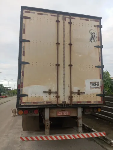 Carreta baú ano82 15 metros