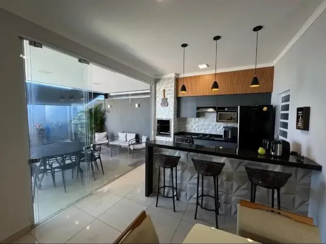 VENDO CASA CENTRO DE PONTAL SP