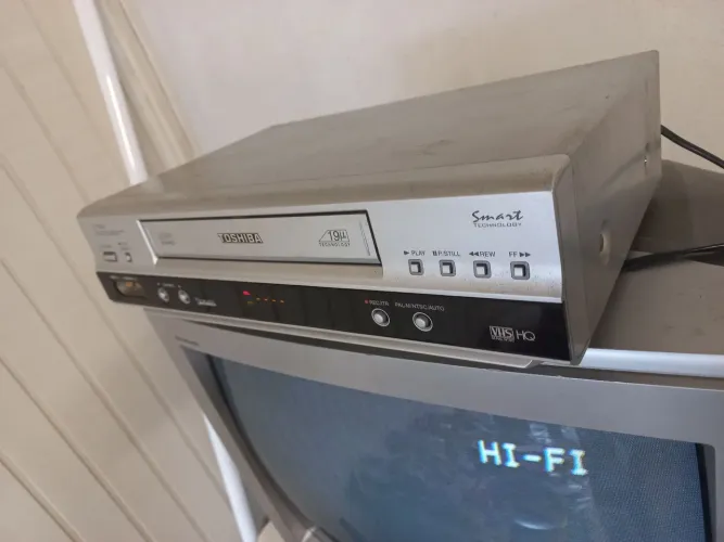 Vendo vídeo cassete Toshiba funcionando perfeitamente não tem controle