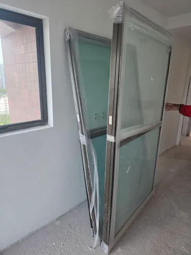 Porta de correr de Alumínio Anodizado Bronze