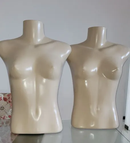 Cabides, busto e nincho