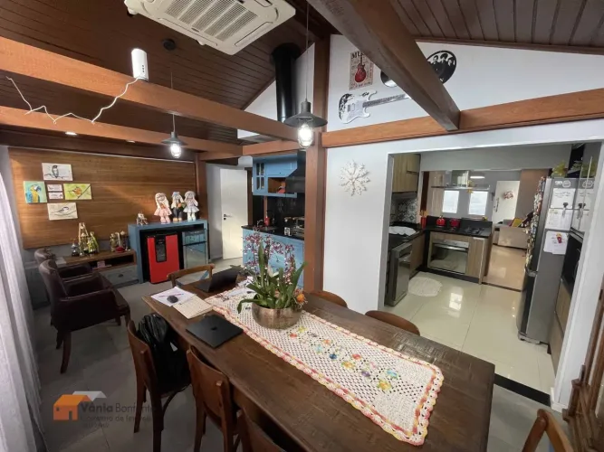 Casa individual- 3 suítes- semi mobiliada 