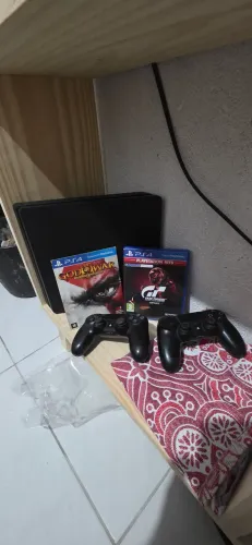 Playstation 4 slim 