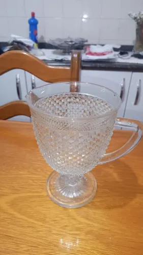 Suqueira e copos em cristal