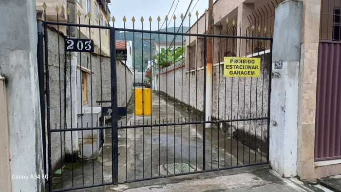 Alugo ótima casa de vila local sossegado procure lher todas informação abaixo