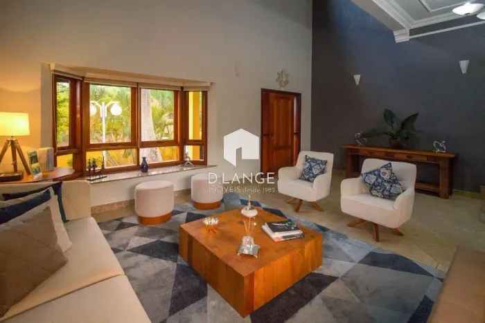 Casa à venda no Condomínio Colinas dos Álamos em Valinhos!