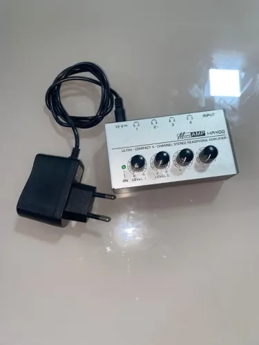 Amplificador de fone com 4 canais 