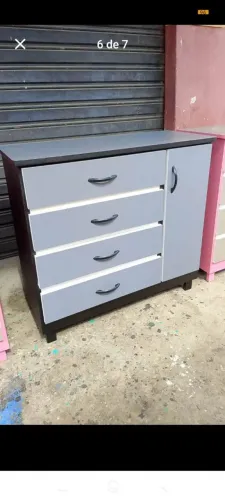 Querendo renovar o quarto, temos cómodas, grátis a entrega na zona norte.