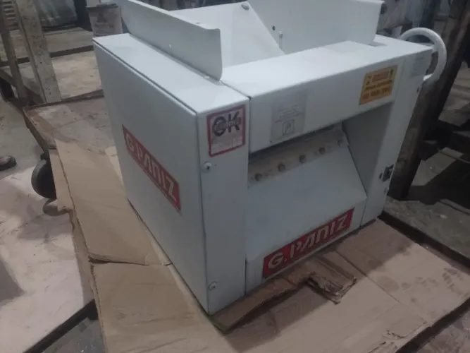 VENDO CILINDRO DE MESA DE 30 CM GPANIZ EM ÓTIMAS CONDIÇÕES COM E CUSTO BENEFÍCIO 