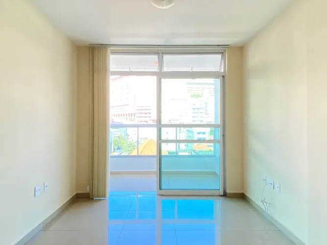 Apartamento com varanda e cozinha planejada no São Mateus para locação