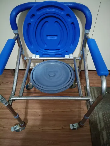 Cadeira de banho com vaso sanitário