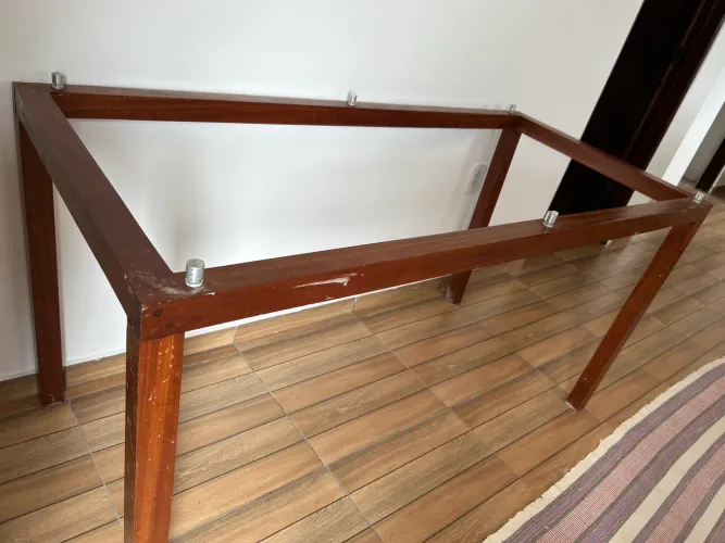 Mesa em madeira - sem tampo