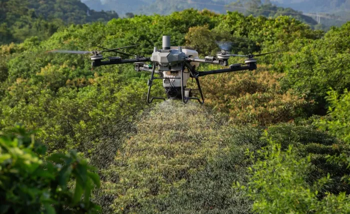 DRONE AGRÍCOLA - PULVERIZAÇÃO E ADUBAÇÃO 