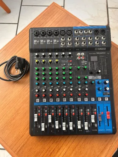 Yamaha MG12XU Original - 12 canais USB com Efeitos - Excelente Estado