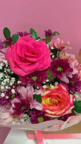 VENDO BUQUÊS E PETECAS DE FLORES