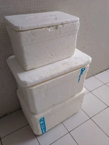 5 isopor usados  80 e 60 litros 