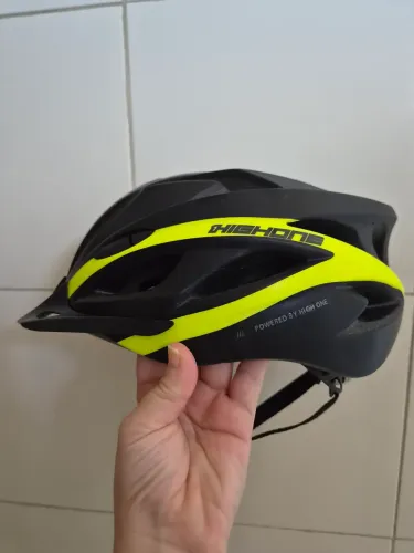 Capacete ciclismo com pisca