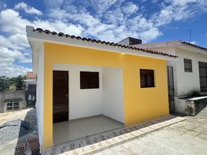 Casa Solta, 2qtos, possibilidade de zero entrada.