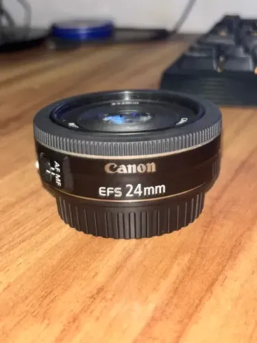 Lente Canon EF-s 24mm f/2.8 STM - Seminova