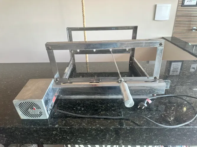 Churrasqueira Giratória Gira Grill com 1 Espeto Inox 