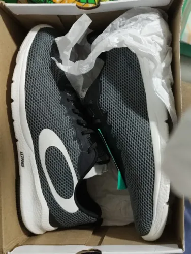 Tenis Oakley Jet Black - Novo com etiqueta e na caixa