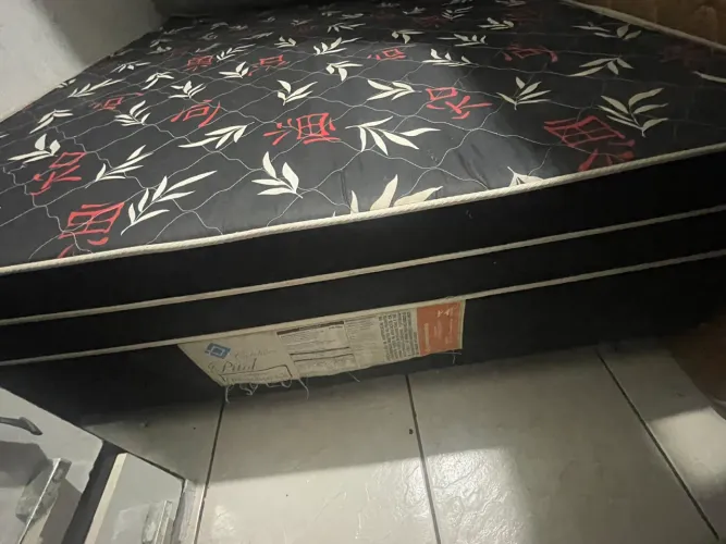 Box duplo alcolchado de casal + Colchão de presente
