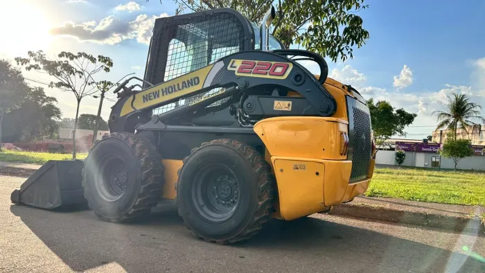 Mini carregadeira new Holland motor novo