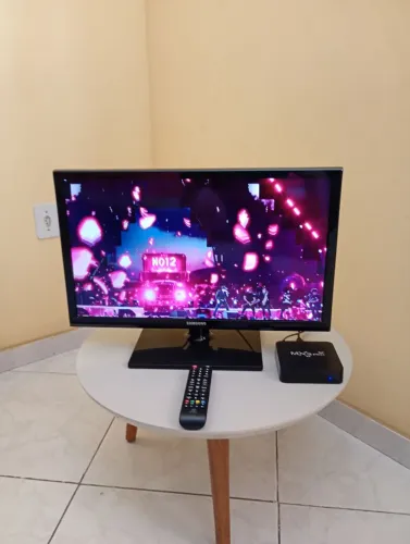 Vendo tv 27 polegadas Samsung LCD