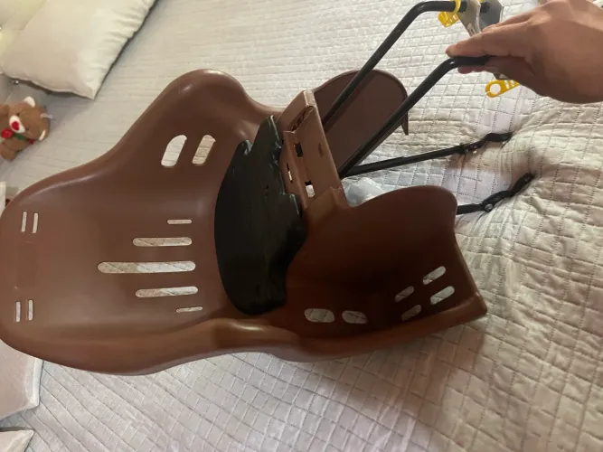 Vende se cadeirinha de bicicleta com suporte articulado