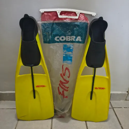 Nadadeira da marca Cobra N° 41/42