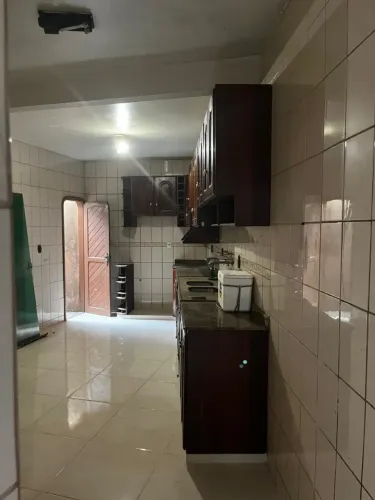 Aluga-se excelente casa.