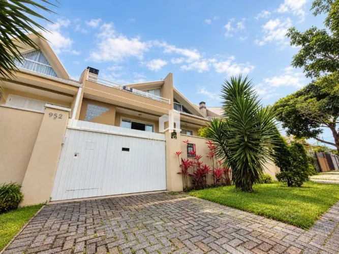 Triplex com 3 dormitórios à venda por R$1.300.000,00, 222m² - Tarumã - Curitiba/PR