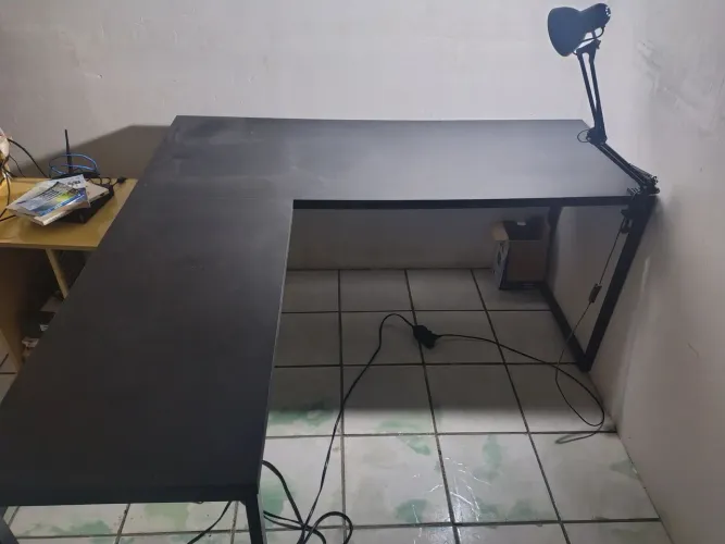 Mesa de escritório em L