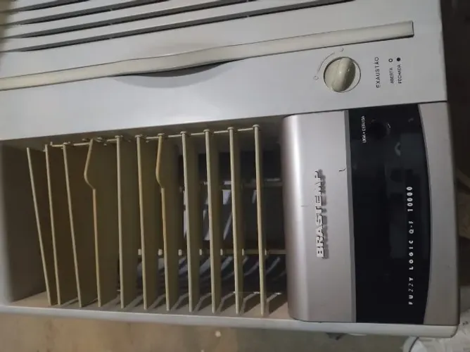 Ar-condicionado Brastemp Fuzzy Logic de 10.000 BTUs, Frio/Quente parede