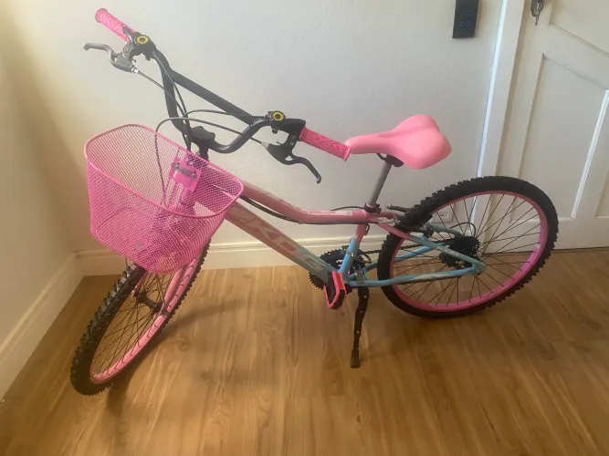 Bicicleta rosa linda - aro 24 - menina