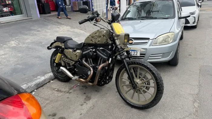 Harley Davidson 883 iron Unica