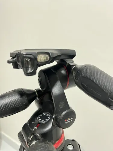 Tripé profissional Manfrotto 