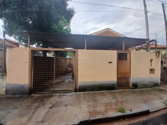 Locação de Casas / Padrão na cidade de Araraquara