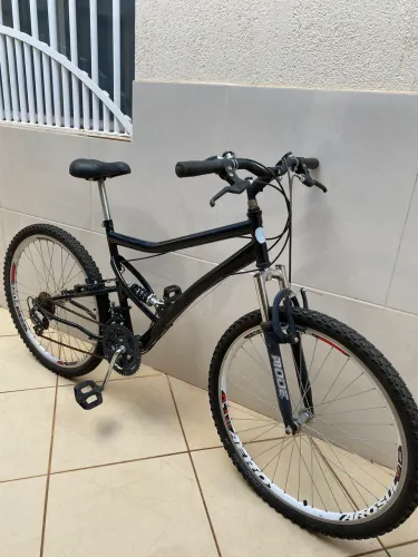 Bike Aro 26 Full Suspension Preta - Boa para Passeio e Uso Urbano