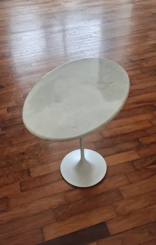 Mesa Lateral Saarinen Original Forma - Mármore Oval