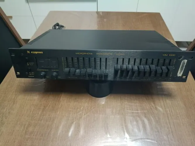 Cygnus MM1000  Equalizador Compressor Mixer 