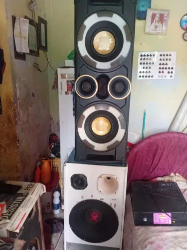 Tenho uma boca de 15 e uma corneta e um Twitter e duas boca  de 8 e um amplificador novo 