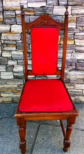 Antiga Cadeira decorativa veludo vermelho toda tacheada Forro e acolchoado novos *