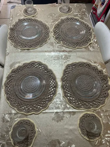 Jogo Americano de Souplat e porta copos de crochê. 40x40 e 16x16