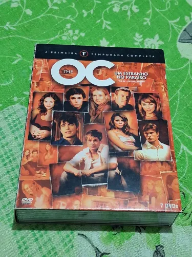 THE OC- UM ESTRANHO NO PARAÍSO, A PRIMEIRA TEMPORADA COMPLETA 7 DVDS