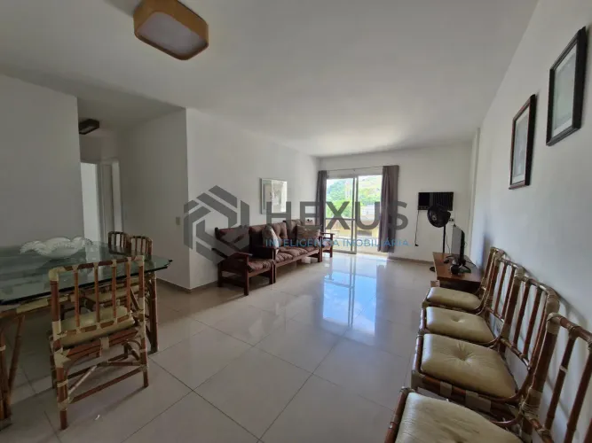 Apartamento com varanda e lazer na Praia das Pitangueiras, Guaruja